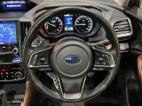 【純正革巻きステアリング】上質な革を使用することで、手にしっかり馴染みとても運転しやすいハンドルです♪