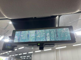 【インテリジェントルームミラー】後席の大きな荷物や同乗者で後方が確認しづらい時でも安心!カメラが撮影した車両後方の映像をルームミラー内に表示。クリアな視界で状況の確認が可能です!
