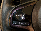 【ステアリングリモコン】ステアリングにオーディオ調節可能なスイッチが装備されていますので運転中でも視線をそらさずにオーディオの調節が可能です!