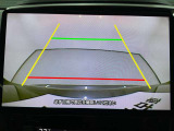 【バックカメラ】駐車時に後方がリアルタイム映像で確認できます。大型商業施設や立体駐車場での駐車時や夜間のバック時に大活躍!運転スキルに関わらず今や必須となった装備のひとつです!