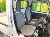 運転席シート廻りは使用感も少なく、良好な状態となっています。前オーナー様が丁寧に使っていたことがよくわかりますね。