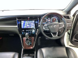 運転席周りのレイアウトをご覧ください。ナビゲーションが綺麗に装着されすっきり収まってますね!