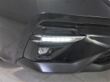 LEDフォグランプとディーラーオプションのLEDアクセサリーライナーで明るい光で足元を照らし走行をサポート、昼間の自車の存在をしらせます。