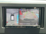 狭いスペースで駐車をするとき四苦八苦したことありませんか? これがあればもう大丈夫。車を上から見た状態で画面に映されるので、駐車がラクラク!