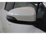バイカラーでおスマートなウインカーミラーです。ウインカーミラーはお洒落なだけでなく、対向車や歩行者からの視認性が良く安全性が向上し、事故防止にもつながります。