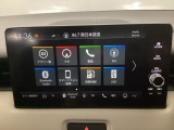HondaCONNECT対応の便利なナビディスプレー。お持ちのスマートフォンと連携して、ナビやBluetoothでの音楽再生が可能です。デザインはもちろん、操作性も良好です。