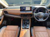 エクストレイルの運転席周りの画像です。