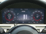 【メーターパネル】素早く車の情報が読み取れる、視認性に優れたシンプルなデザインのメーターパネルです。