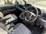 シート座面には着座姿勢を安定させるサイドサポートがあり、快適な運転環境を実現しています。