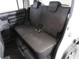 家族やご友人とBBQに行くとき、楽しさは道中の車内から始まっています!このベンチシートに座って、みんなで和気あいあい盛り上がりましょう!