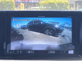 バックカメラ機能付きです!バックする際に後方の様子をカーナビのモニター上に表示してくれます。運転席にいながら、後方が確認できるので、バック駐車が、スムーズに行えます!