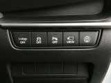 【安全装備も充実】車線逸脱警報システム。バック時の障害物を検知し知らせるパーキングセンサー付きです。