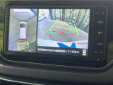 【マルチテレインモニター】車のフロントやサイドのカメラ画像を同時にモニター表示することで、悪路や狭い道を走行時でも周囲の状況確認ができ安心!本格SUVにうれしい装備です♪