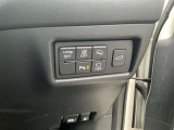 【パーキングセンサー】障害物などが車両に近づいた際に、音と画面表示にてお知らせしてくれます。警告音も段階的に鳴ってくれるので、どのくらいの近さなのか感覚的に察知することが出来ます♪