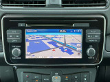 リーフ専用NissanConnectナビは充電スポットの自動更新や、Bluetooth対応//DVD再生/CD録音などの充実したAV機能、さらにさまざまなスマホアプリと連動、Apple CarPlayにも対応しています。