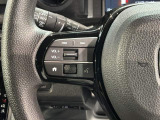 ステアリングにオーディオ操作スイッチが付いています。オーディオ画面に直接タッチしなくても操作が出来ますので、運転に集中できます。