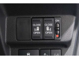 ◆◆両側電動スライドドア!!荷物で手が塞がる時など簡単にドアの開閉が出来ます!何より力いらずで開閉OK!女性やお年寄りにも優しい♪電動機能はOFFにもできますから元気なお子様の駆け出しも安心!