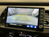 リバースギアに入れるだけで後方の表示へ切り替わります。夜間や雨の日の駐車も楽になりますよ。