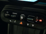 エンジン始動、シフトボタンはトグルスイッチ式になります。ドライビングモードを切り替えるMINI エクスペリエンスモードも付いており、運転を盛り上げます。