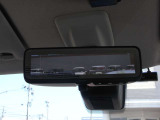 インテリジェント ルームミラーは、車両後方のカメラ映像をミラー面に映し出すので、車内の状況や、天候などに影響されずいつでもクリアな後方視界が得られます。