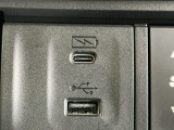 (Type-C〈3A〉)USBチャージャー搭載。スマートフォンなどの充電にとっても便利です