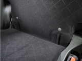 ◆ISOFIX◆シートベルトいらずでチャイルドシートと固定金具を連結するだけでがっちり固定できます。