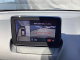 狭い場所での駐車やすれ違いなどでより的確な運転操作に役立つ360&deg;ビューモニターが装備されています。