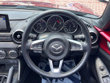 【純正革巻きステアリング】上質な革を使用することで、手にしっかり馴染みとても運転しやすいハンドルです♪