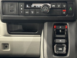 直感的な操作性により、ドライバーの快適な運転を支援。P・N・Dは押す、Rは引くという人間の感覚にマッチした操作感のギアセレクターです。