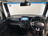 見通しの良い運転席回りとなっておりますので安心して運転をして頂けます!窓が大きいので明るく開放的な室内です