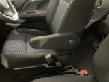 運転席はアームレストもありゆったりお過ごしいただけます。