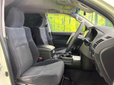 運転席シート廻りは使用感も少なく、良好な状態となっています。前オーナー様が丁寧に使っていたことがよくわかりますね。
