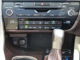 左右独立温度コントロールフルオートエアコンです。運転席、助手席それぞれで独立して温度設定ができます。冷え性の方が乗っても安心ですね♪