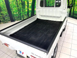 積み下ろしのしやすいデッキにはたっぷりと荷物を積み込んでいただけます。遊びから仕事まで、様々なシーンで頼れます♪