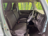 運転席シート廻りは使用感も少なく、良好な状態となっています。前オーナー様が丁寧に使っていたことがよくわかりますね。