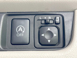 【電動格納ミラー】サイドミラーは電動格納式となっており、狭い駐車場でもキズがつくリスクを抑えられます。