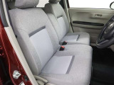 運転席・助手席です!ベンチシートとなっております!