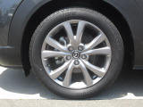 18インチ純正アルミホイールを装備。タイヤサイズは215/55R18となります。