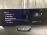 フォワードセンシングカメラで認識した交通標識をディスプレイに表示し、交通標識の見落とし防止を図り、安全運転を支援します。