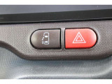 スライドドアの開閉は、ドアハンドルはもちろん運転席からのスイッチ操作でも可能です。お子様の送迎時の乗り降りも一段と楽になります。