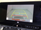 バックモニター付なので後退時に後方が見えるので安心。 車は構造上、死角がたくさんなので万が一を考えると必須ですね。 あくまで補助の為の装備、バックは目視で確認する事が重要ですよ。