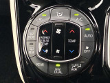 デュアルエアコンとは、運転席と助手席で、個別に温度設定ができる機能です。気温の感じ方は、人それぞれ違うもの。乗る人に優しい機能ですね。