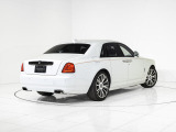 Rolls-Royceならではの「魔法の絨毯」のような乗り心地をお楽しみください。