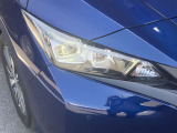 最新式はLEDヘッドランプですね。瞬時に明るい光が夜間の運転をグッと楽にしてくれますよ。
