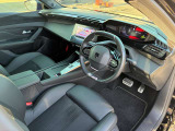 運転席周辺は、プジョー独自の設計思想が生み出した『i-Cockpit』