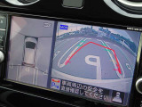 【アラウンドビューモニター&バックモニター】クルマを真上から見下ろしているかのような映像が表示され、周囲の状況がひと目で把握できるので、安心してスマートに駐車できます。駐車が苦手な方にオススメです!