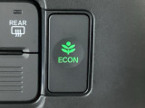 ★ECONスイッチ★ エコドライブを加速しよう!スイッチをONにすると、運転の仕方によるロスを抑え込み燃費をよくするようクルマが頑張ります(*^ー^*)燃費向上にチャレンジ♪