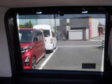 後席ロールサンシェード装備。
