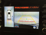 後方の見える安心をお届けするバックガイドモニター付:バックするときのアシストラインもあって楽々バック!車庫入れや縦列駐車をサポートし、苦手な駐車も安心です!今やもう手放せない装備ですネ♪