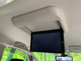 【フリップダウンモニター】大画面モニターで後席でもエンタメをお楽しみいただけます。小さなお子様にも大人気の装備です♪